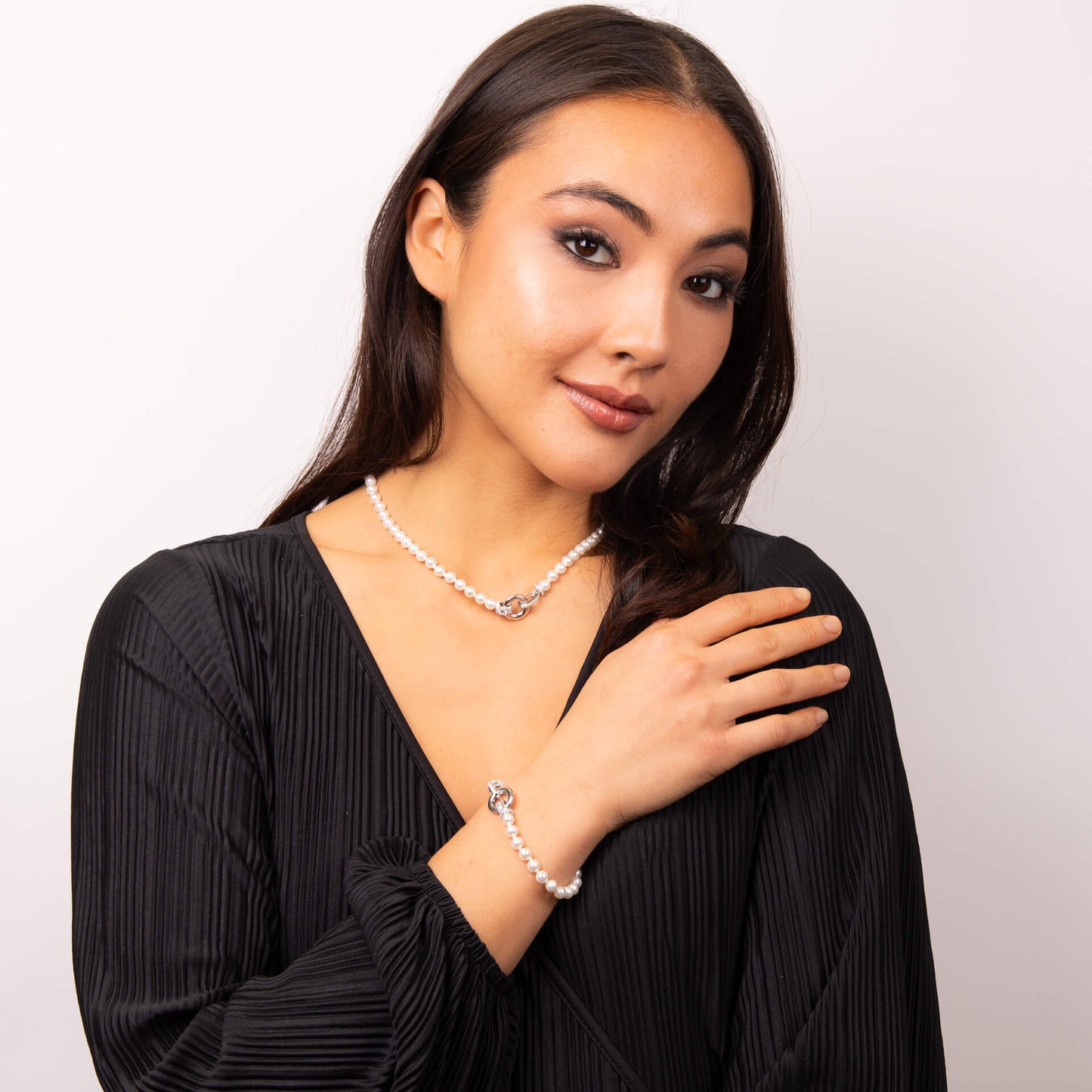 N4593 DF ZIRC WHT SHELL PRL Clasp Necklace