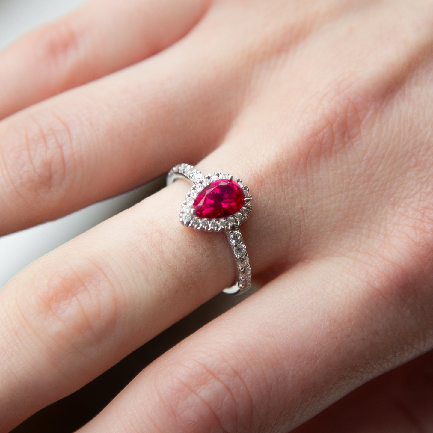 R3816 16 DF ZIRC RED Trdrp Pave Ring