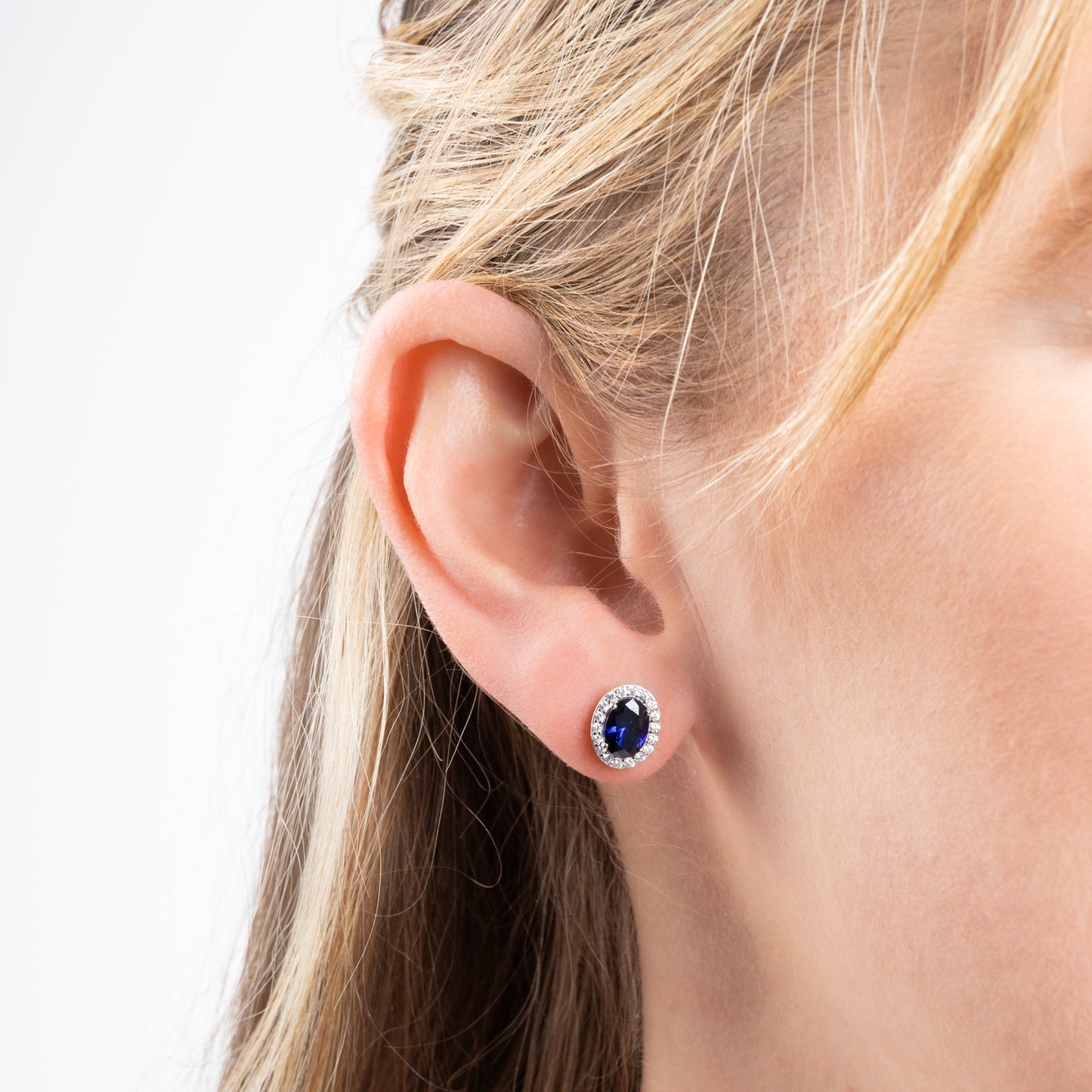 E6186 DF ZIRCONIA BLUE Oval Earrings