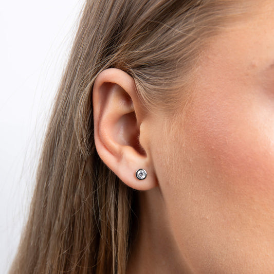 E5617 ZIRC Rub Over 0.50ct Soltir Earrings