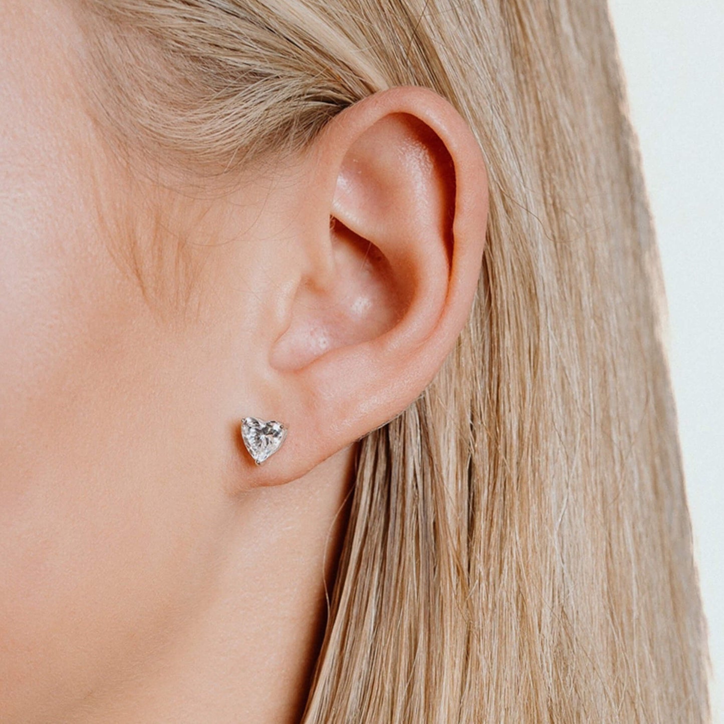 DF 3 Claw Heart Shape Solitaire Stud Earrings