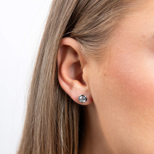 E5619 ZIRC Rub Over 1.50ct Soltir Earrings